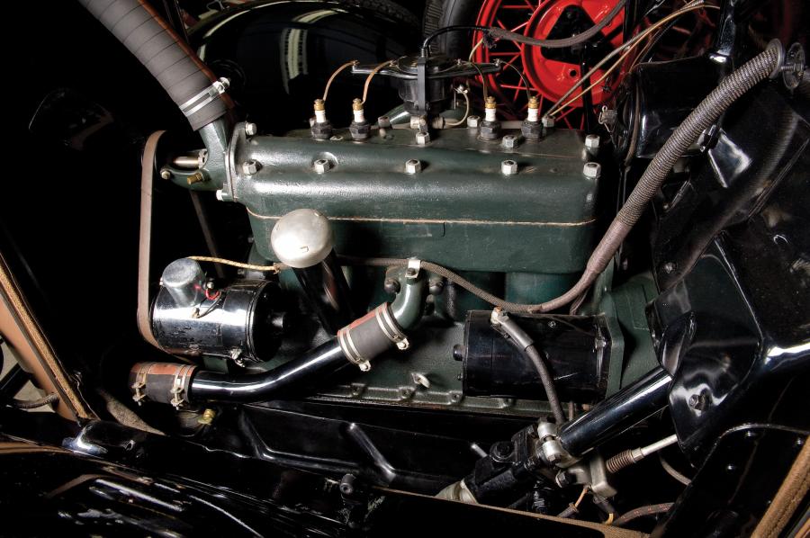  Ford Model B Station Wagon 1932 года  (фото 12 из 13)